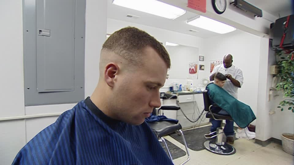 Soldaten Haarschnitt
 Friseur Soldat USA