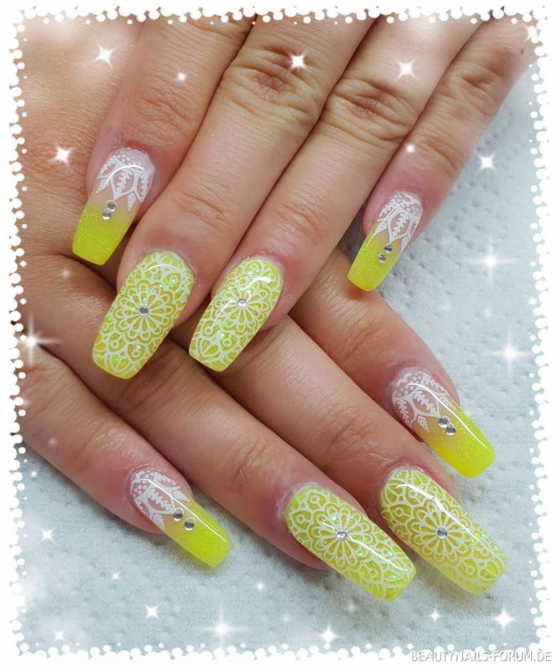 Sommerliche Nageldesigns
 Sommerliche Farbe mit Stamping Nageldesign