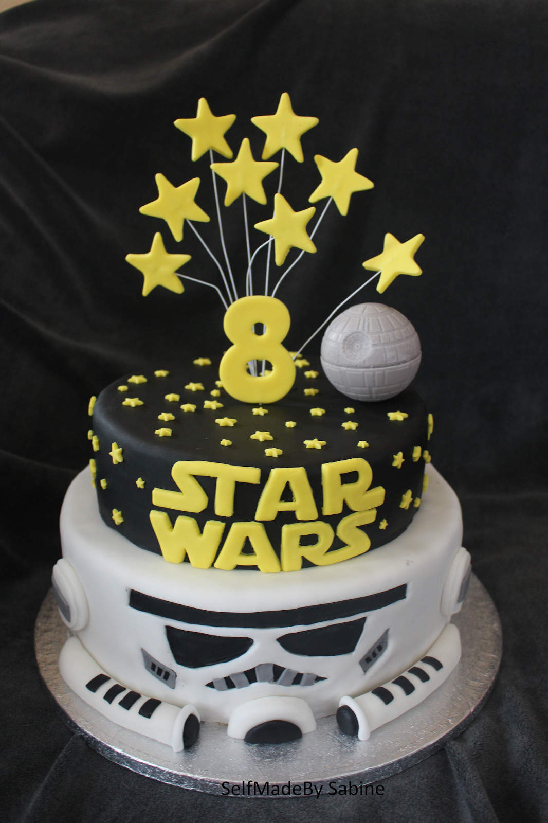Star Wars Geburtstagstorte
 SelfMadeby Sabine Star Wars Geburtstagstorte