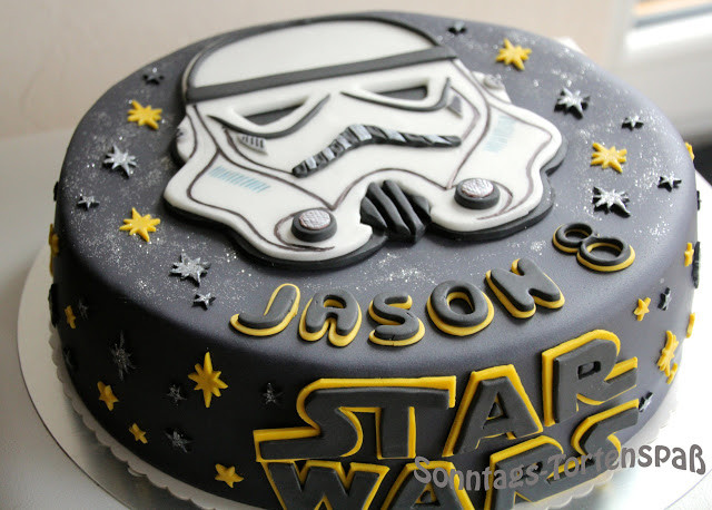 Star Wars Geburtstagstorte
 Immer wieder Sonntags Stormtrooper Torte