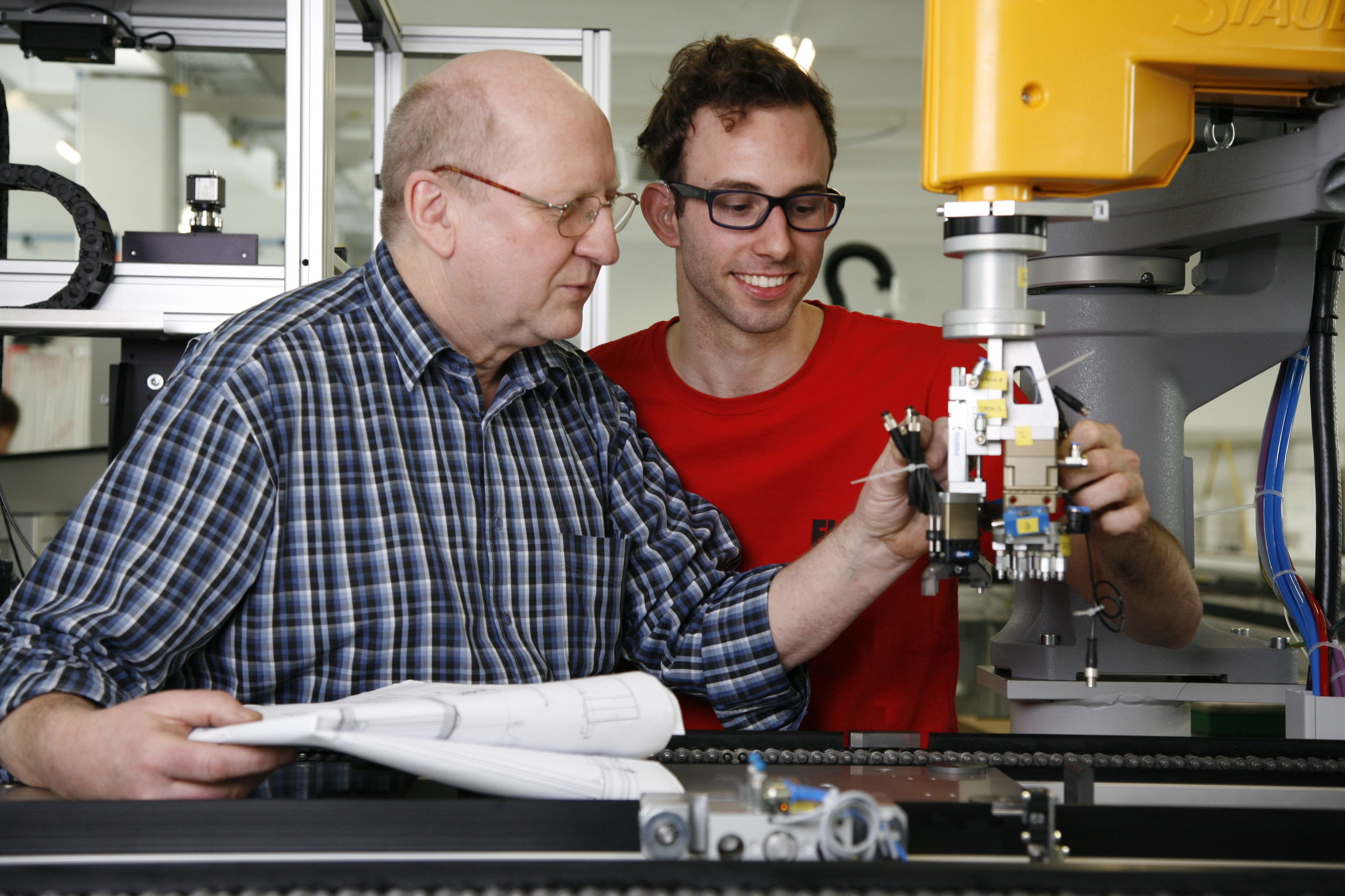 Stellenangebote Ausbilder Handwerk
 Ausbilder in für Mechatroniker im Sondermaschinenbau – FLG