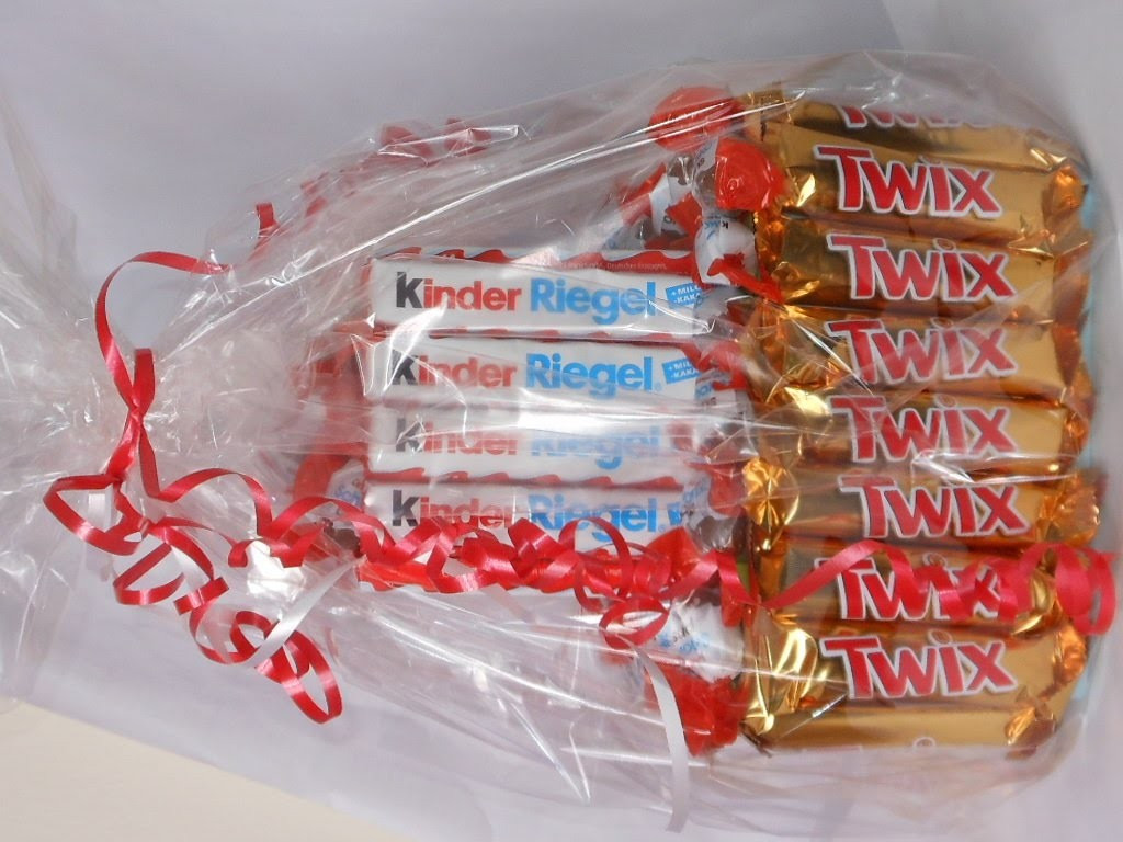 Süßigkeiten Basteln Geschenke
 Süßigkeiten Geschenk Bastel Torte aus Twix kinder Riegel