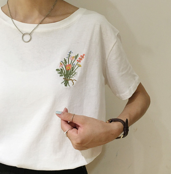 T Shirt Besticken Diy
 Embroidered Flowers Tee