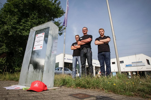 Tarifvertrag Kfz Handwerk Nrw
 Eisblock Aktion vor Autohaus des Bundesinnungsmeisters