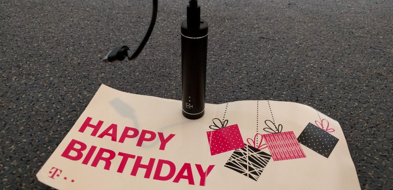 Telekom Geburtstagsgeschenk Powerbank
 Geschenk von der Telekom – mein Senf
