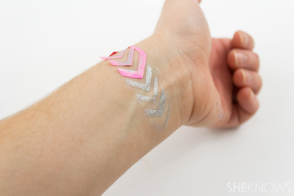 Temporary Tattoos Diy
 DIY metallic tattoos that don t involve needles