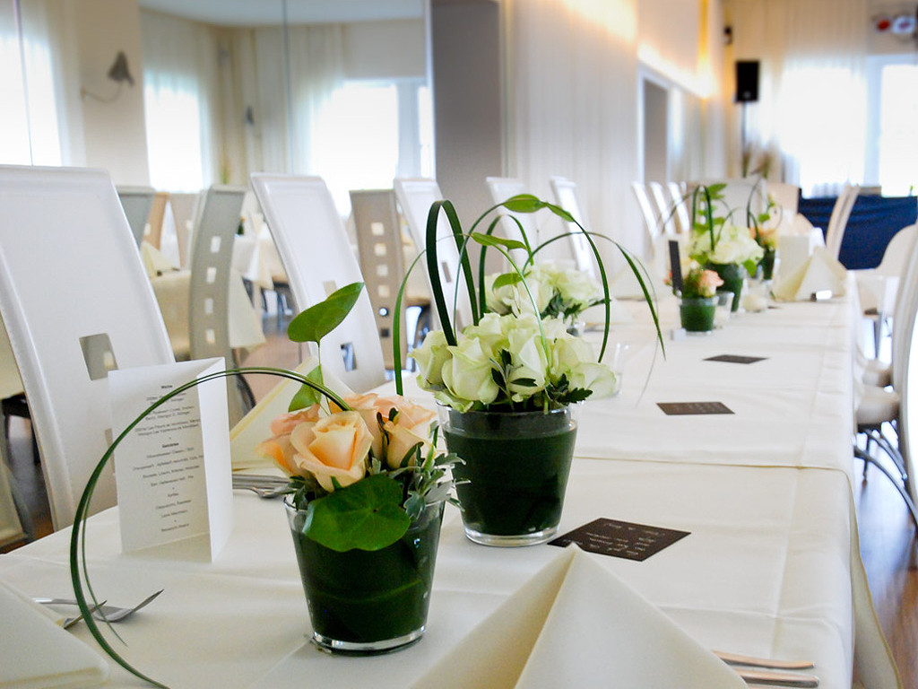 Tischdeko Geburtstag Blumen
 Events und Tischdeko Hochzeit Konfirmation oder
