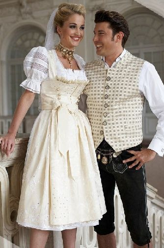 Trachten Hochzeit
 Wedding dirndl and lederhosen Trachtenwelt