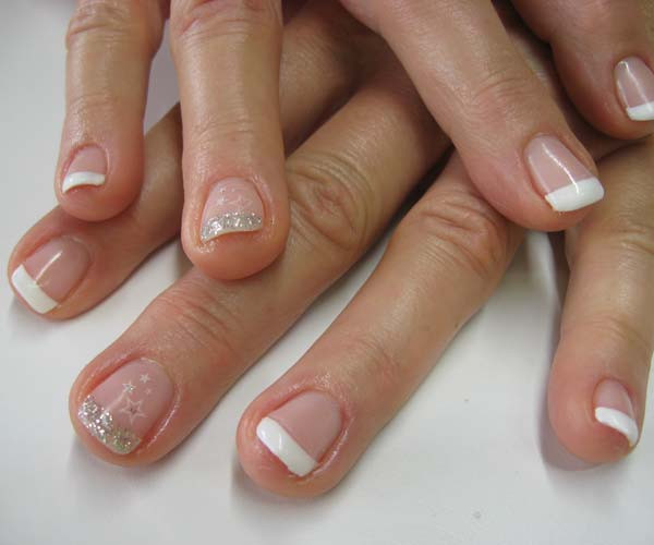 Übungshand Für Nageldesign
 Nageldesign für Hände elegant künstlerisch oder klassisch