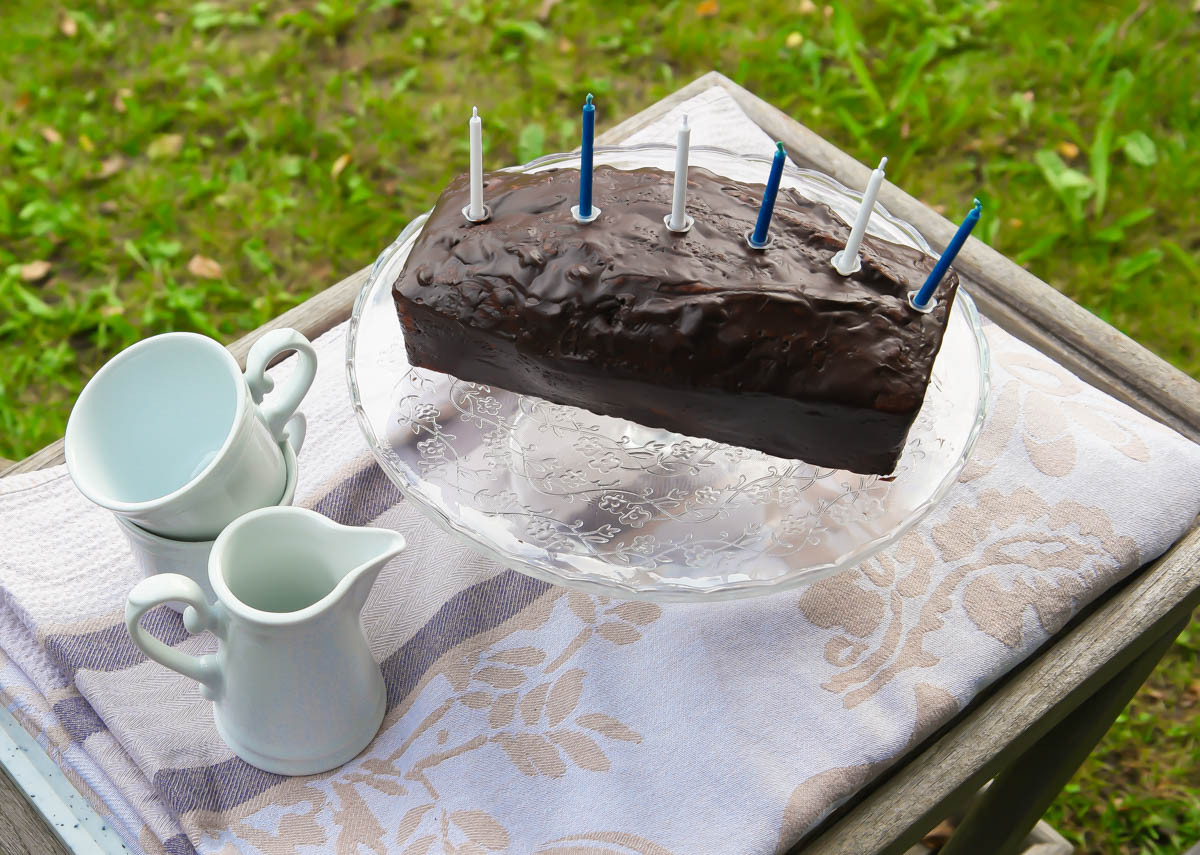 Veganer Geburtstagskuchen
 Veganer Geburtstagskuchen – Nusskuchen mit Schoko Avocado