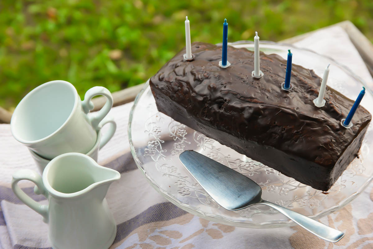 Veganer Geburtstagskuchen
 Veganer Geburtstagskuchen – Nusskuchen mit Schoko Avocado