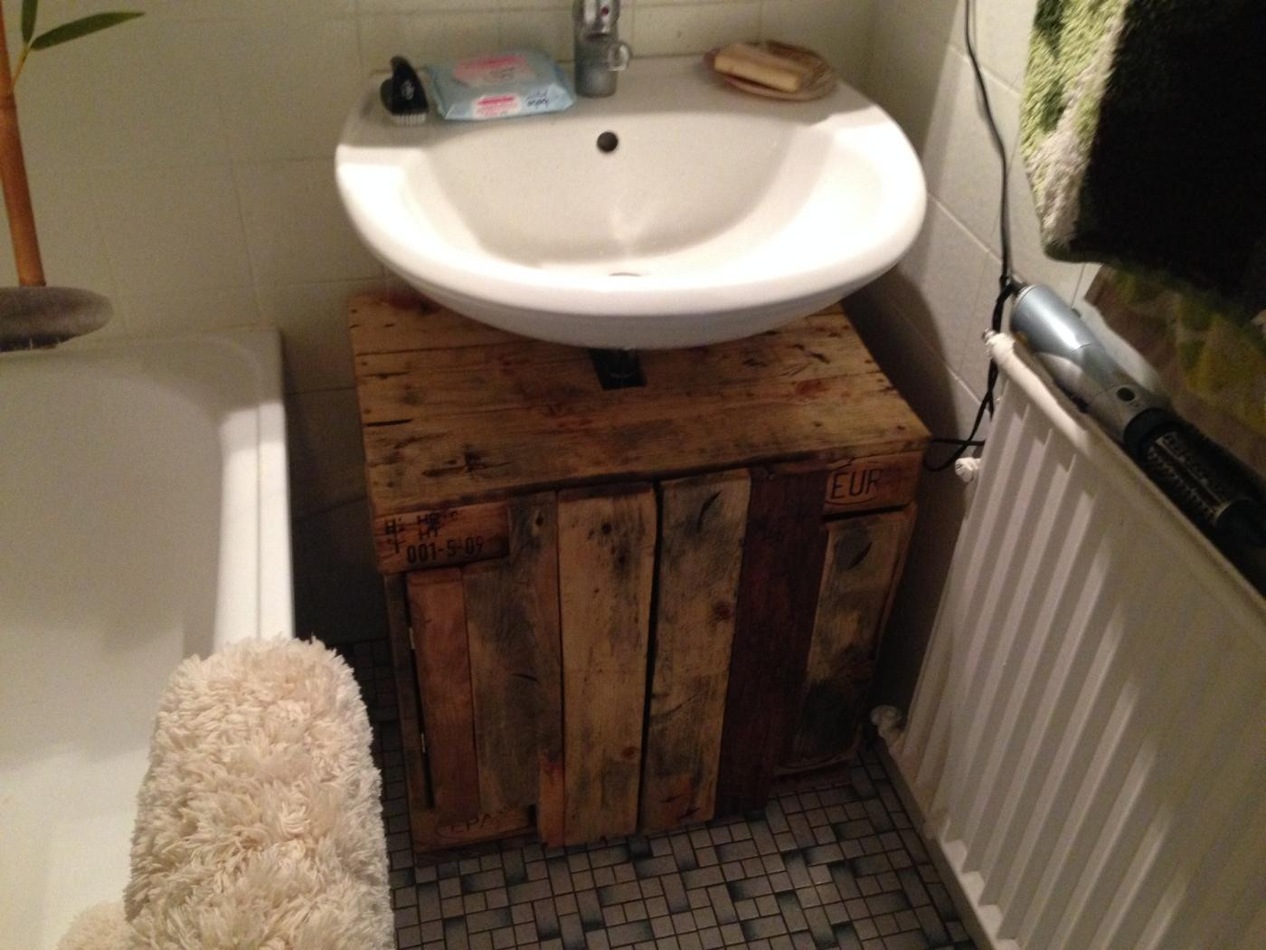 Waschbeckenunterschrank Diy
 Bathroom cabinet cupboard below sink from pallet timber