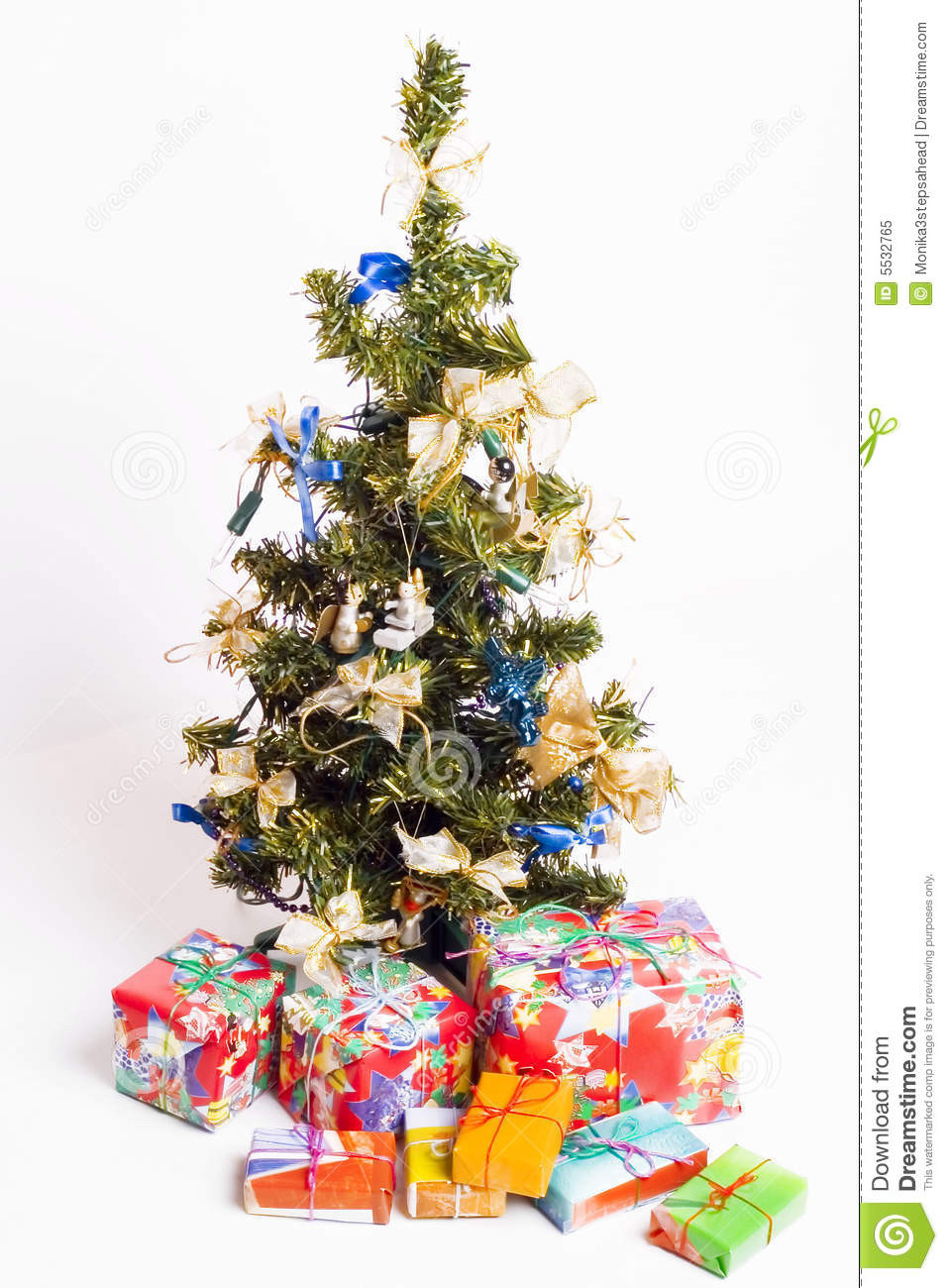 Weihnachtsbaum Geschenke
 Weihnachtsbaum Und Geschenke Lizenzfreies Stockfoto Bild