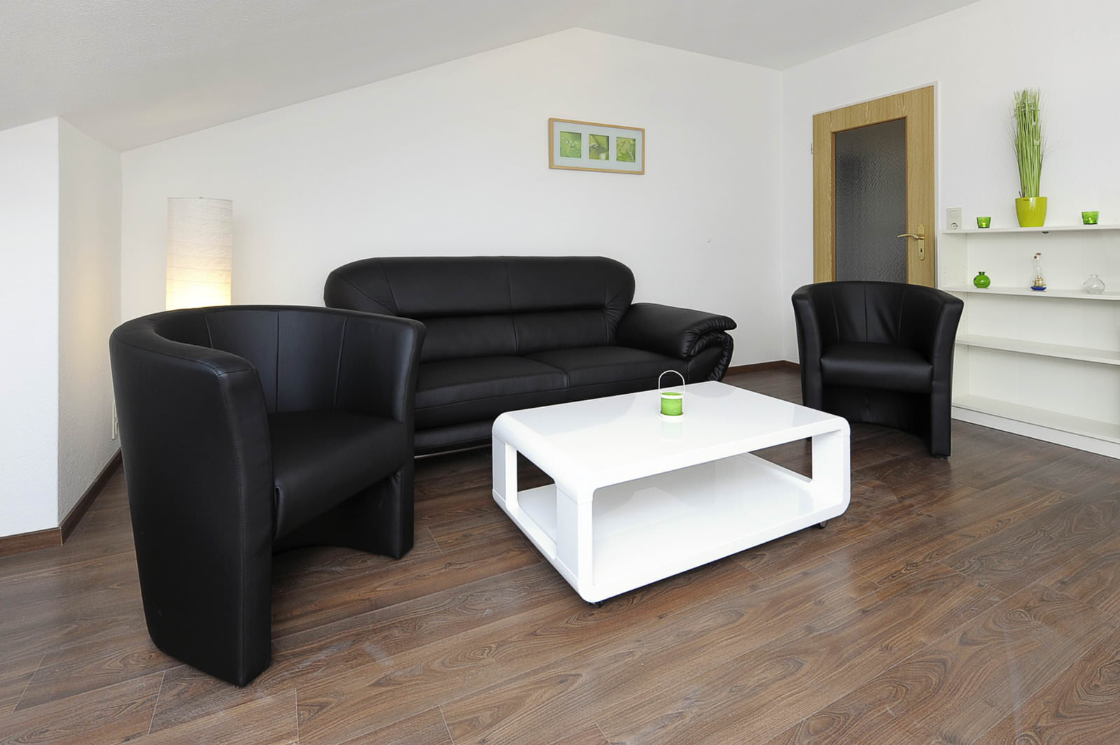 Wohnzimmer Couch
 Ferienwohnung "Black Pearl"