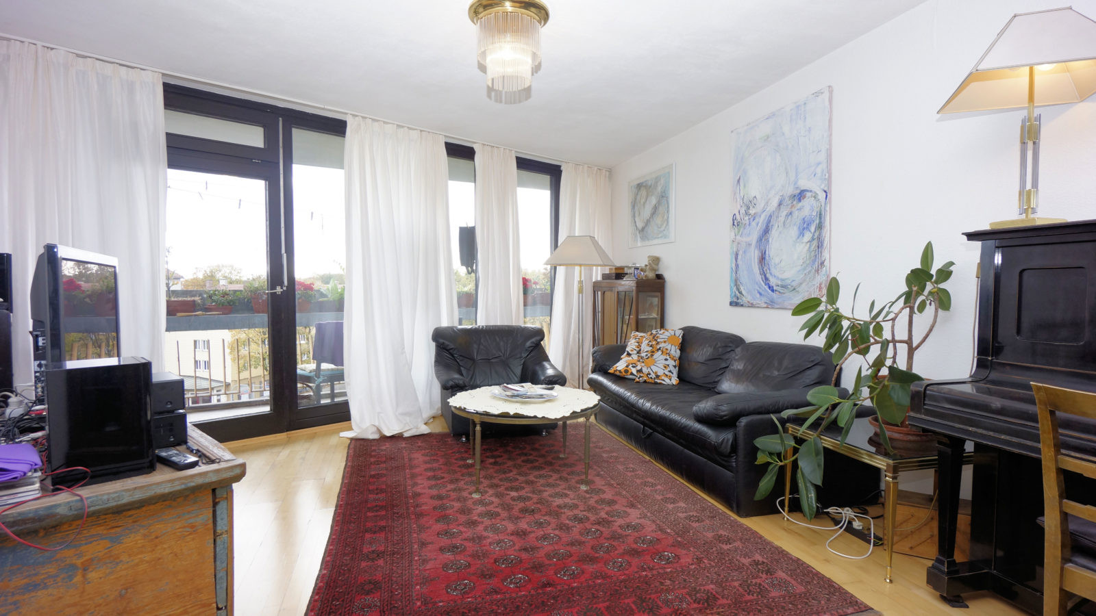 2 Zimmer Wohnung München
 Munich Sehr schöne 2 Zimmer Wohnung mit großem Balkon in