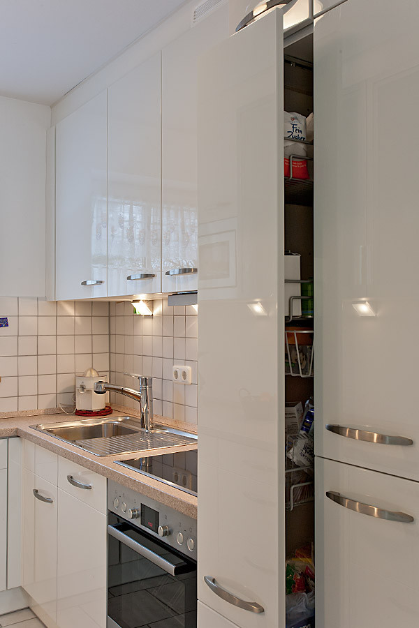 Apothekerschrank Küche
 Wir renovieren Ihre Küche Kleine Küche kreative Ideen