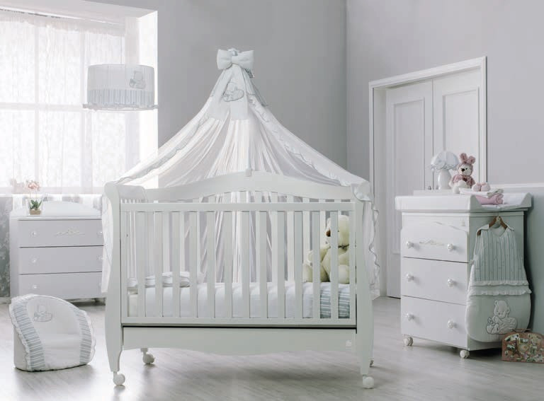 Baby Bett
 Babybett "Magnifique" mit Rollen online bestellen