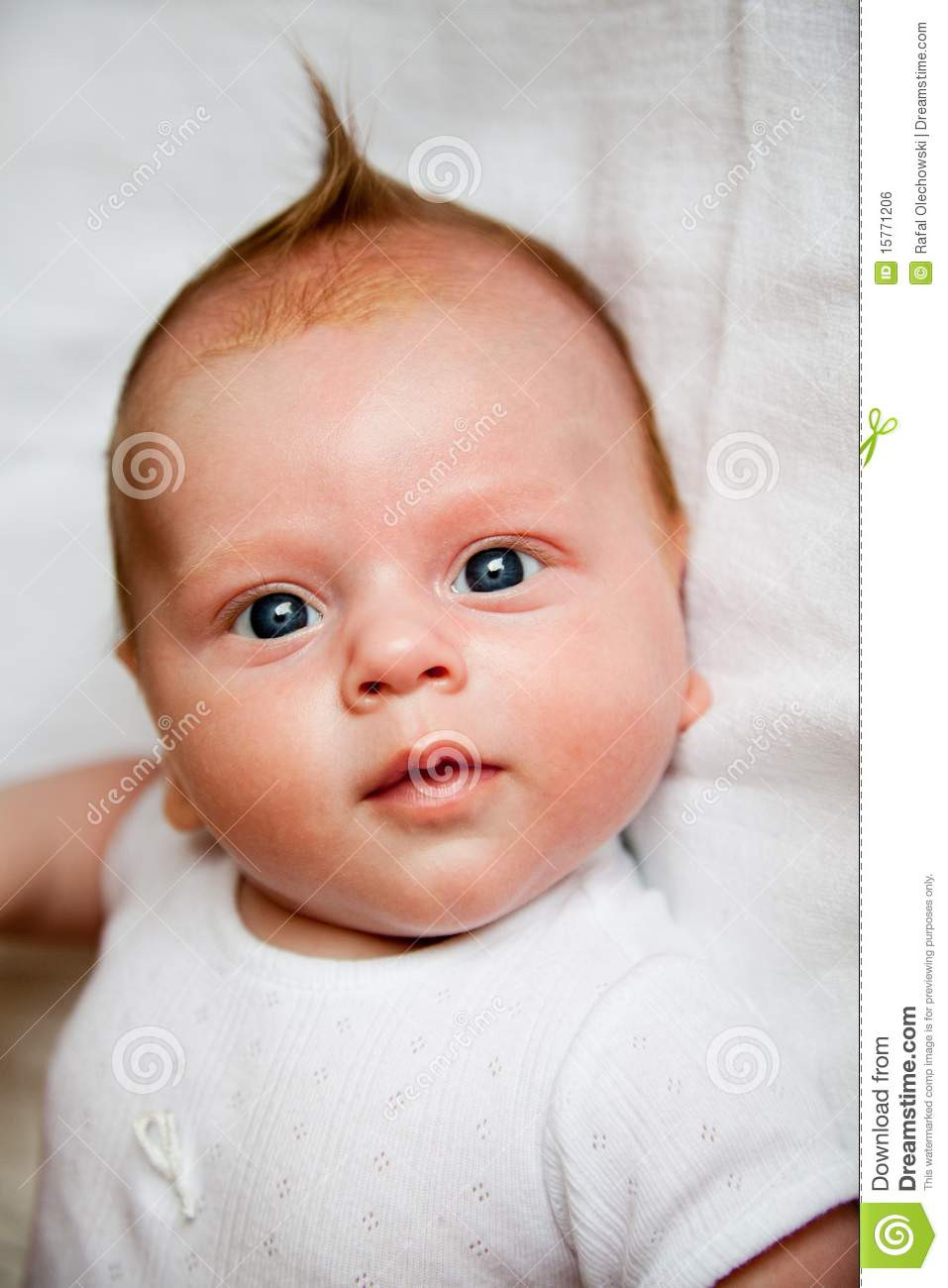 Baby Haarschnitt
 Neugeborener Junge Mit Fantastischem Haarschnitt Stockfoto