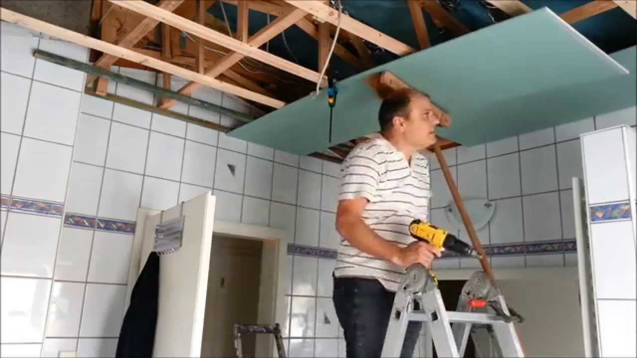 Bad Decke
 Mit Rigipsplatten Decke im Bad umbauen erneuern Teil