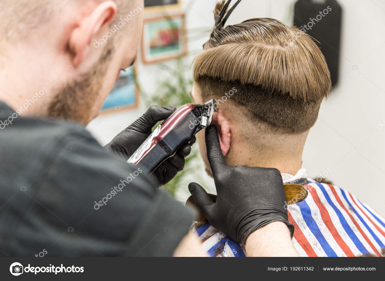 Barber Haarschnitt
 Herren Haarschnitt Barbershop Meister Friseur Tut Einen
