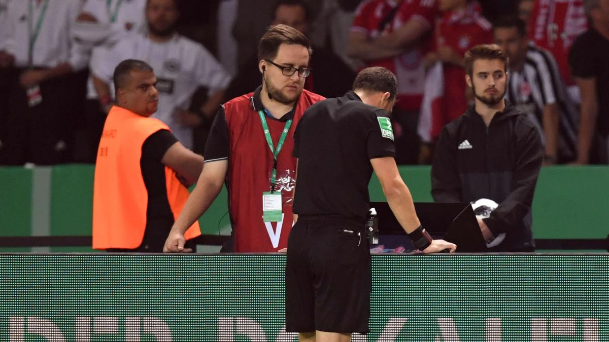 Bayern München Geschenke
 FC Bayern München „Der Schiri hat beim DFB Pokalfinale