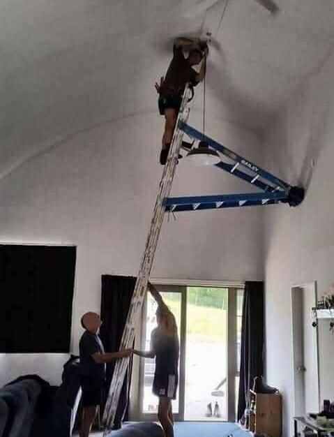 Berufsgenossenschaft Handwerk
 Got the extension ladder firmly set forklift osha
