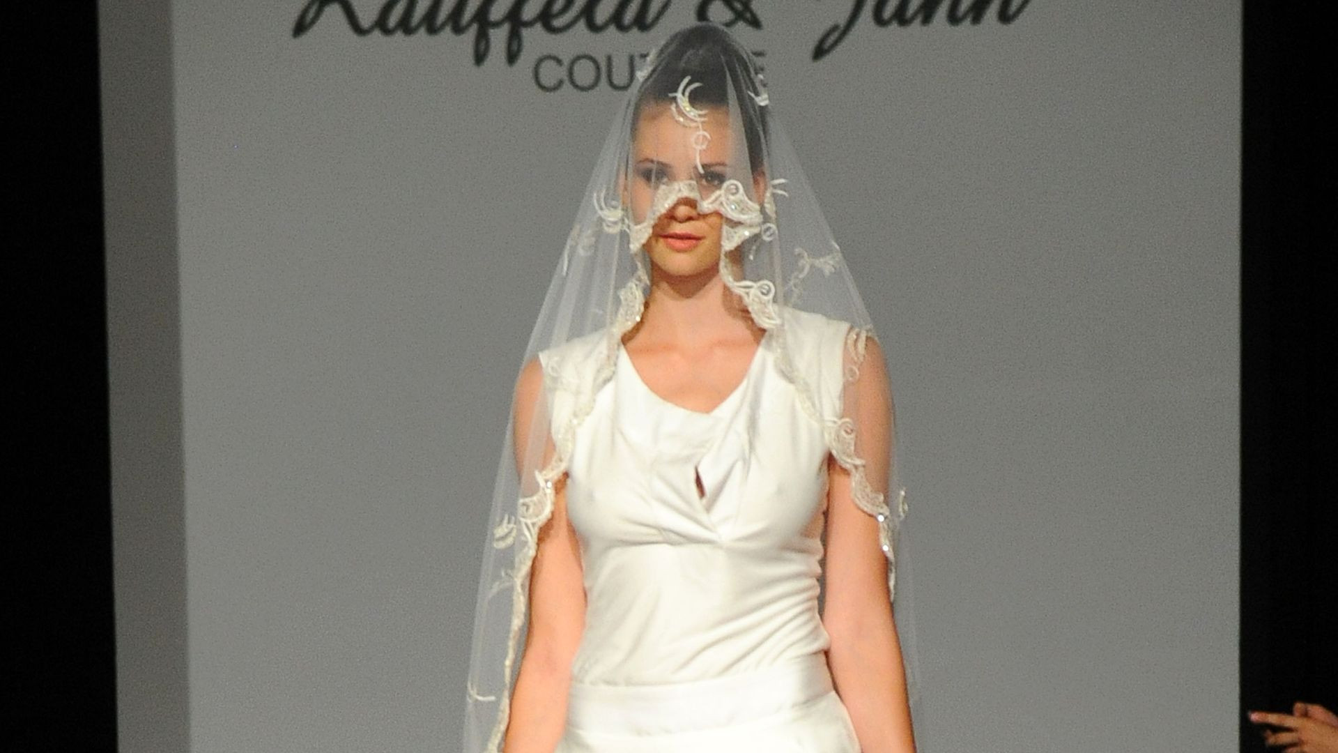 Betty Taube Hochzeitskleid
 Betty Taube im Hochzeitsfieber So sieht ihr Brautkleid