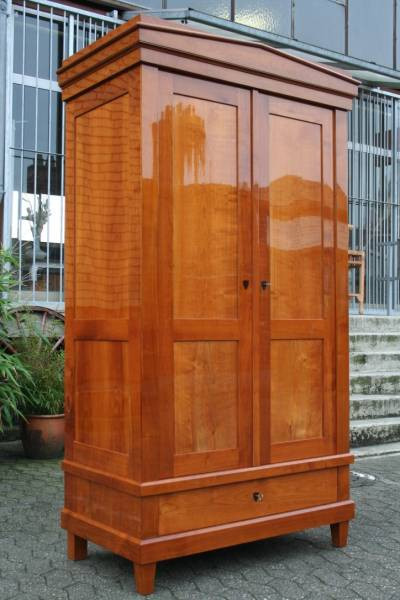 Biedermeier Schrank
 Biedermeier Kirschholz Schrank