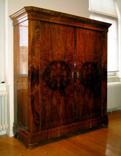 Biedermeier Schrank
 Biedermeier Schrank Nußbaum Schellack um 1850