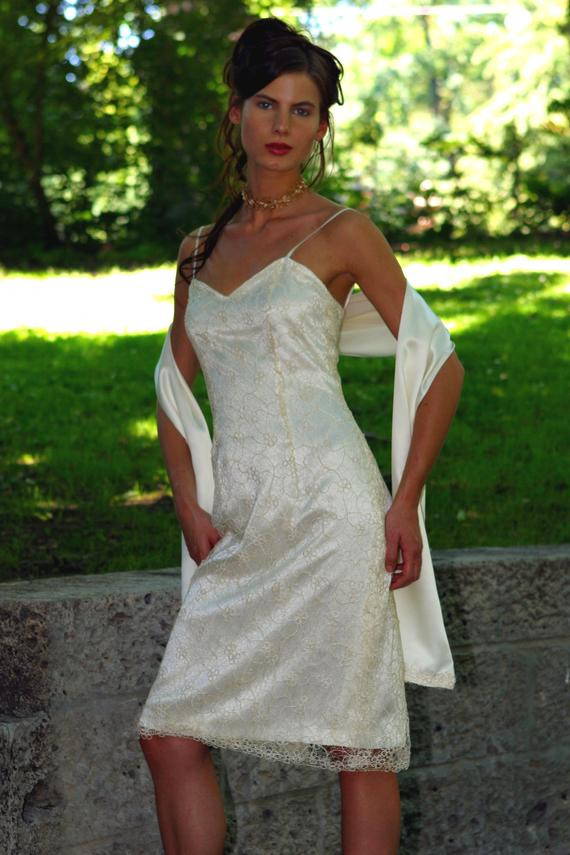 Brautkleid Standesamt Spitze
 Standesamt Brautkleid aus Spitze und Seide