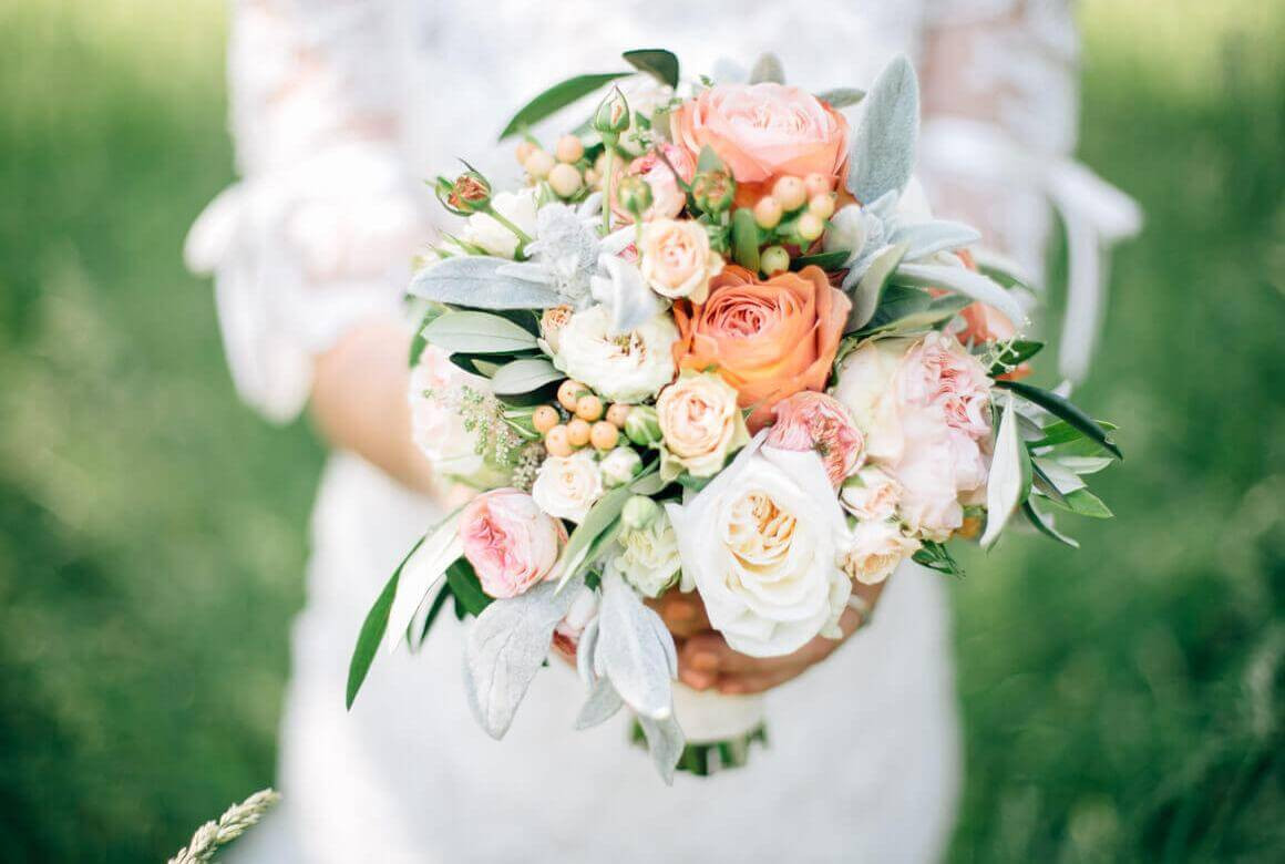 Brautstrauß
 Brautstrauss Blumen für Braut am Hochzeitstag weddix