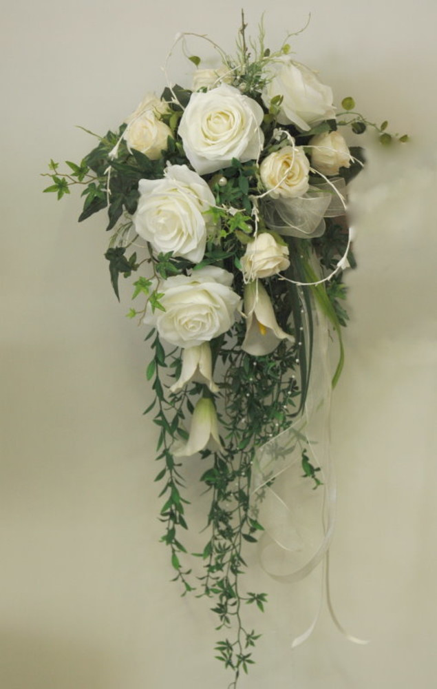 Brautstrauß
 Brautstrauss lang mit Rosen und Calla im Bastelshop babsi