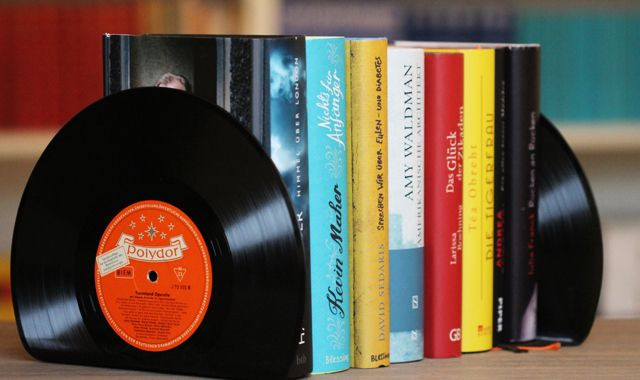 Buchstützen Diy
 Bookish DIY Buchstützen aus alten Schallplatten