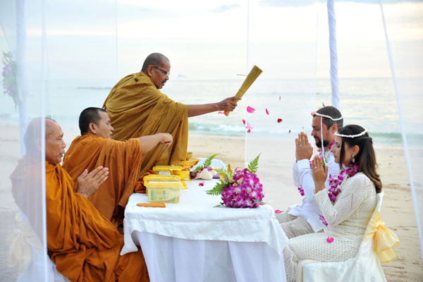 Buddhistische Hochzeit
 Mönchssegnung Heiraten in Thailand