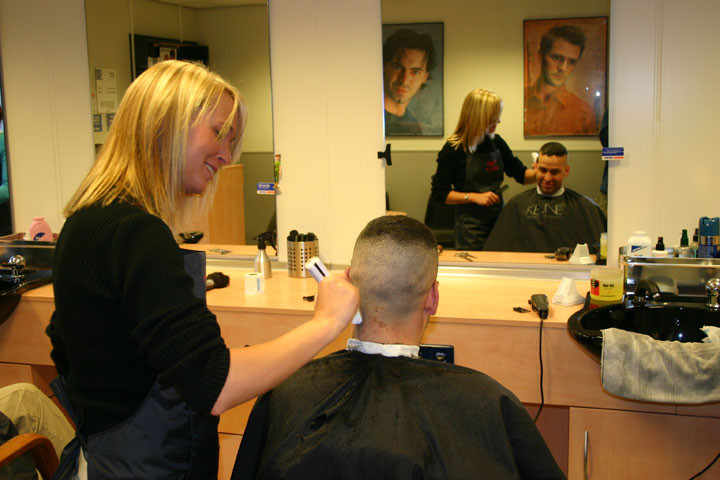 Bundeswehr Haarschnitt
 Dienst Friseur Hairdresser official