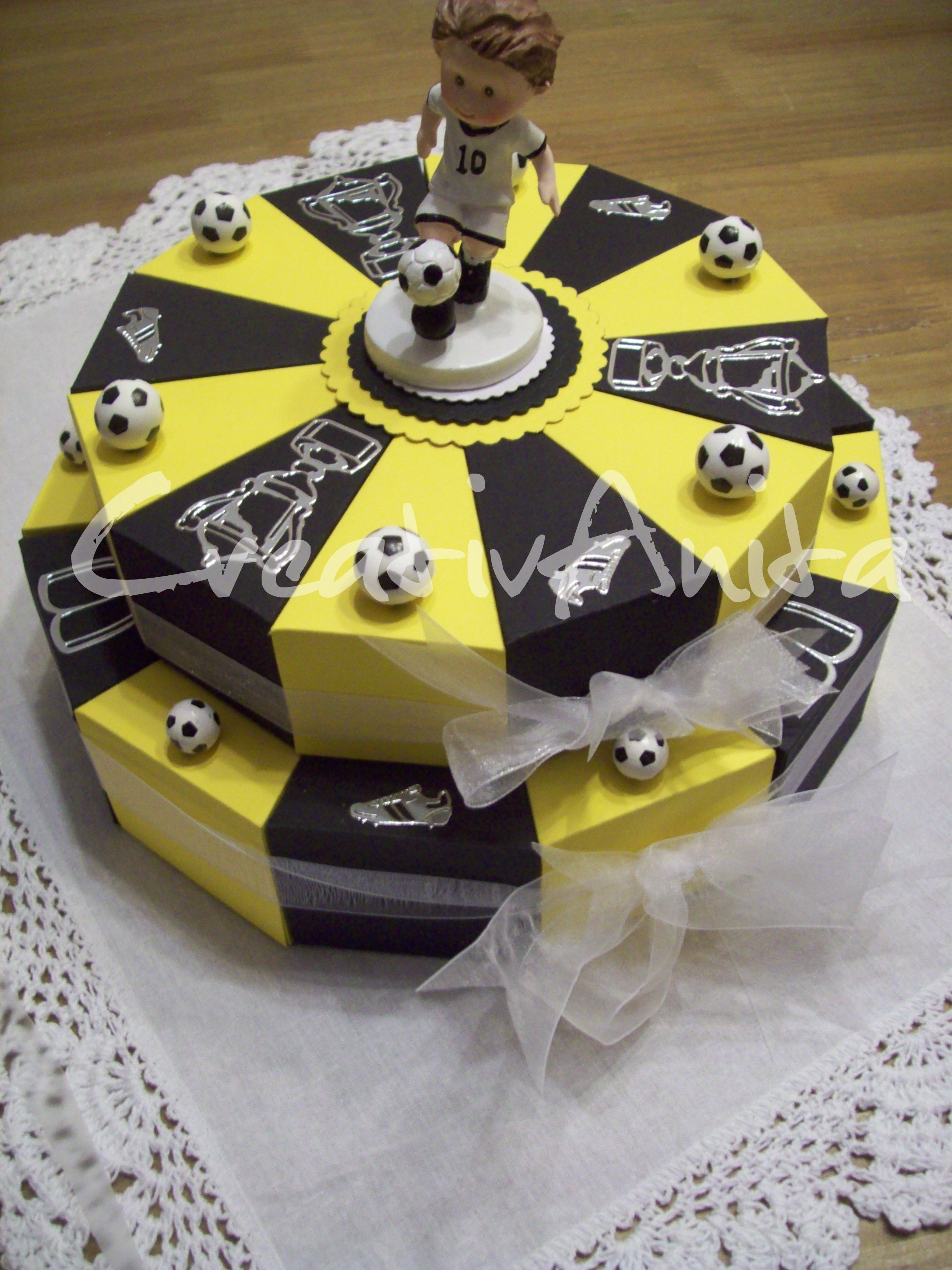 Bvb Geschenke
 Schachteltorte FUSSBALL SCHWARZ GELB 2st Geldgeschenk