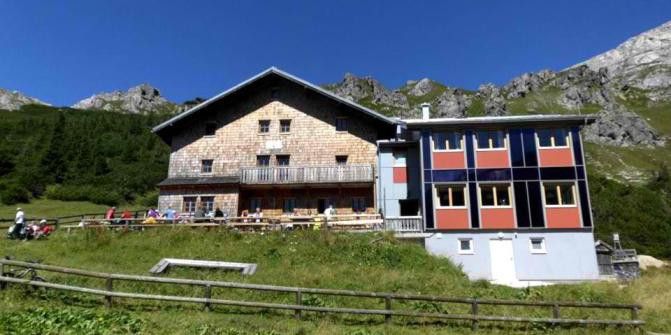 Carl Von Stahl Haus
 Carl von Stahl Haus • Bewirtschaftete Hütte