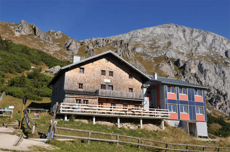 Carl Von Stahl Haus
 Das Carl von Stahl Haus liegt optimal zwischen