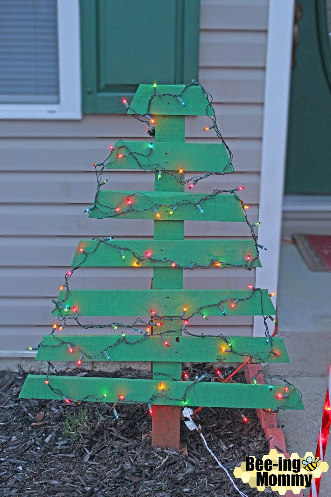 Christmas Tree Diy
 Bee ing Mommy Blog DIY Pallet Christmas Tree Holiday Decor