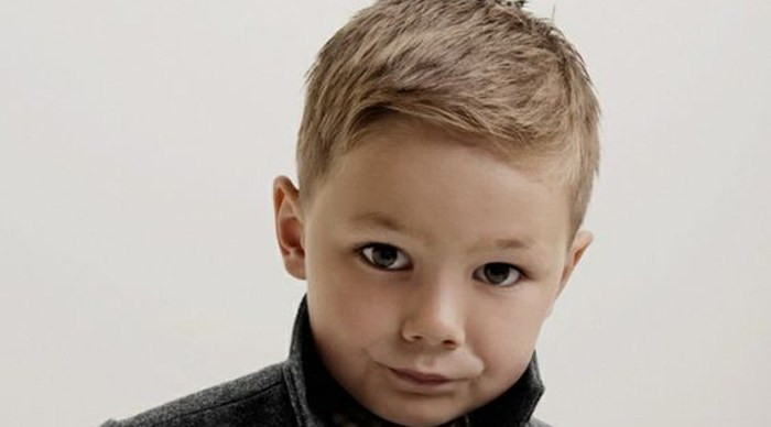 Cooler Jungen Haarschnitt
 Topfschnitt vs Surfermatte – Frisuren für kleine Jungs