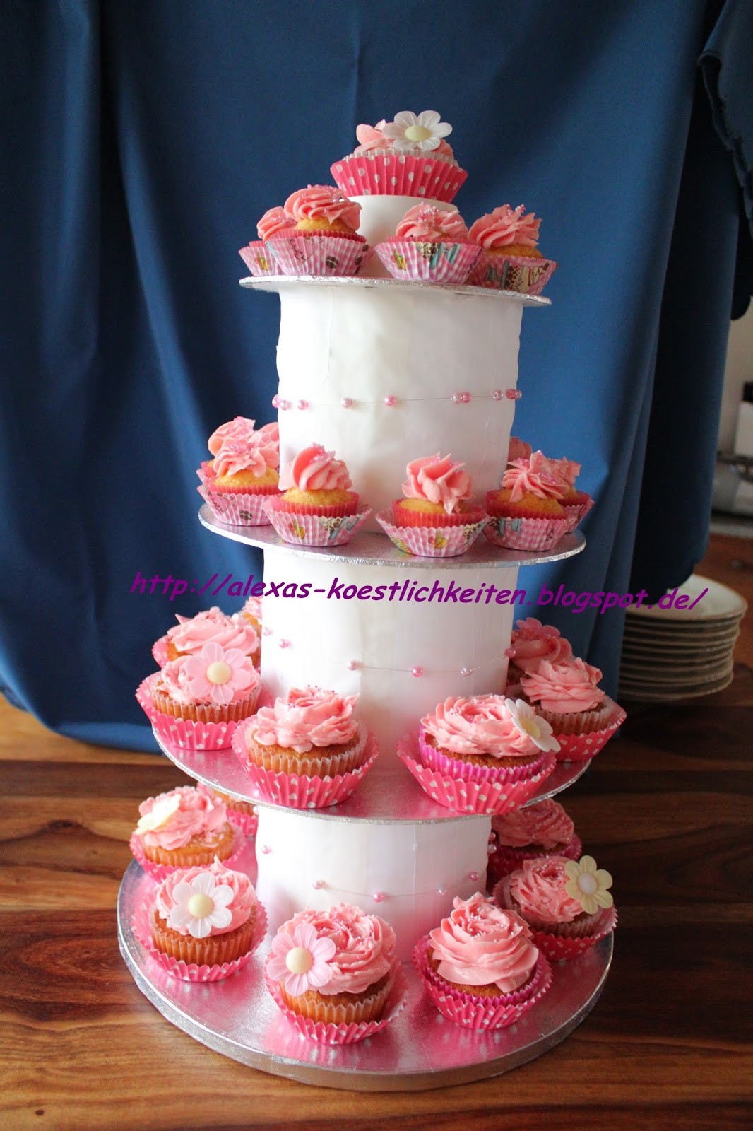 Cupcake Hochzeitstorte
 Alexa´s Köstlichkeiten Cupcake Hochzeitstorte ♥ Ein Traum