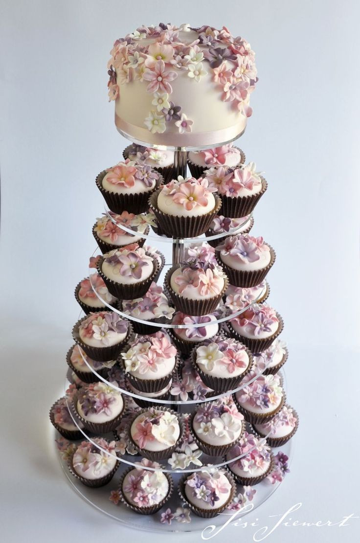 Cupcake Hochzeitstorte
 Die besten 25 Cupcake hochzeitstorten Ideen auf Pinterest