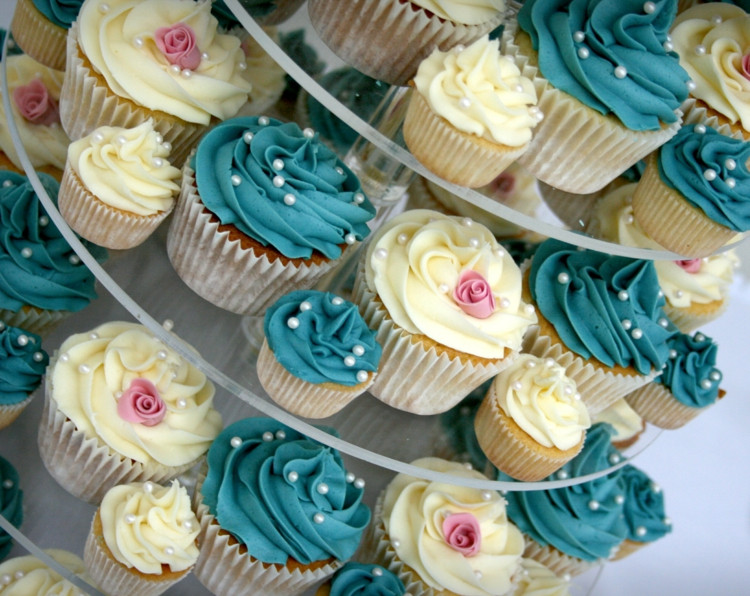 Cupcake Hochzeitstorte
 Cupcakes statt Hochzeitstorte 30 Ideen für Verzierung