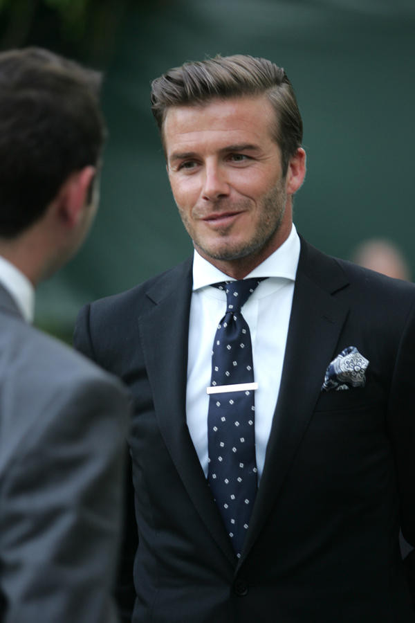 David Beckham Frisuren
 David Beckhams Frisuren Bild 4 von 22