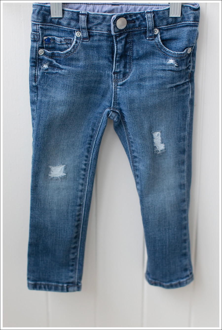 Destroyed Jeans Diy
 DIY destroyed jeans with the strings attached…