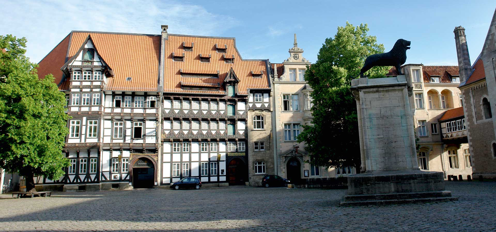 Deutsches Haus Braunschweig
 Hotel Deutsches Haus in Braunschweig