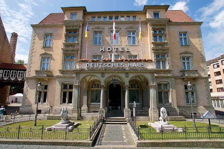 Deutsches Haus Braunschweig
 The Hotel Deutsches Haus in Braunschweig