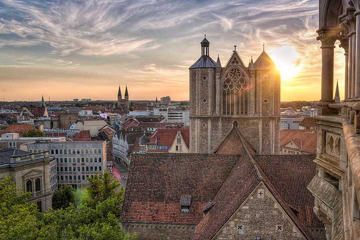 Deutsches Haus Braunschweig
 Hotel Deutsches Haus in Braunschweig