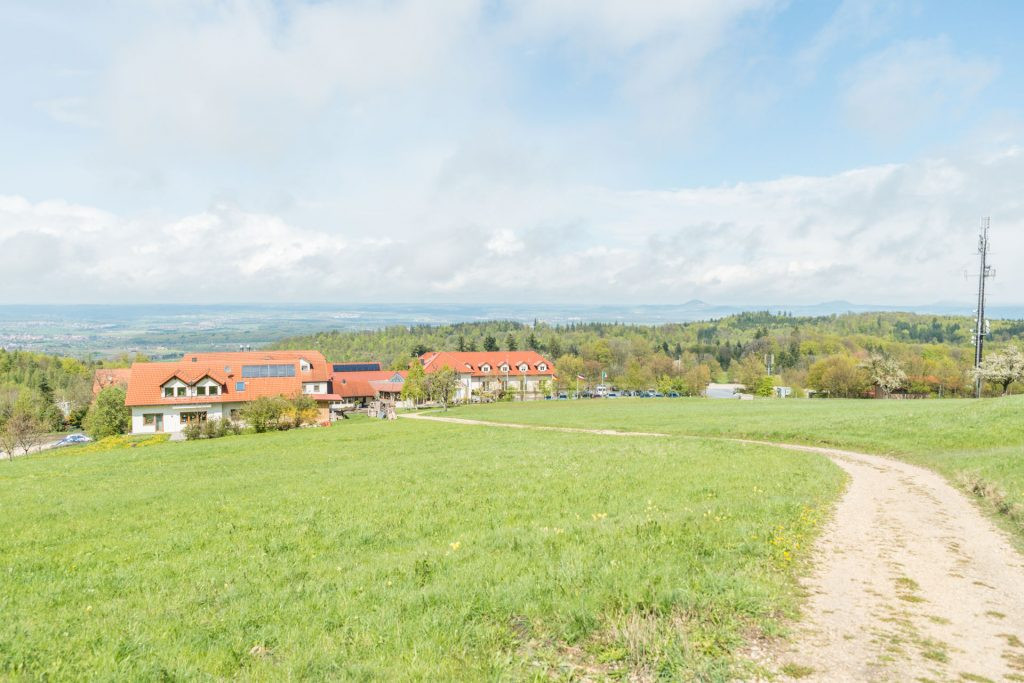 Deutsches Haus Weilheim
 Deutsches Haus Landgasthof an der A8 mit Streichelzoo