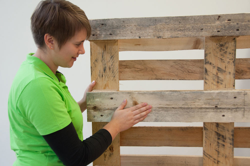 Diy Academy
 Upcycling Weinregal selber bauen